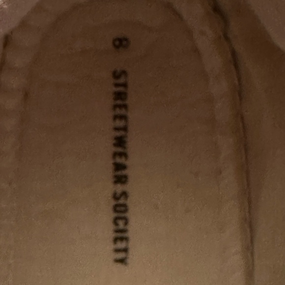 NWT WHITE PLATFORM SNEAKERS - 8 - Picture 9 of 10